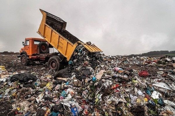 دفع نامناسب زباله در قروه همچنان ادامه دارد