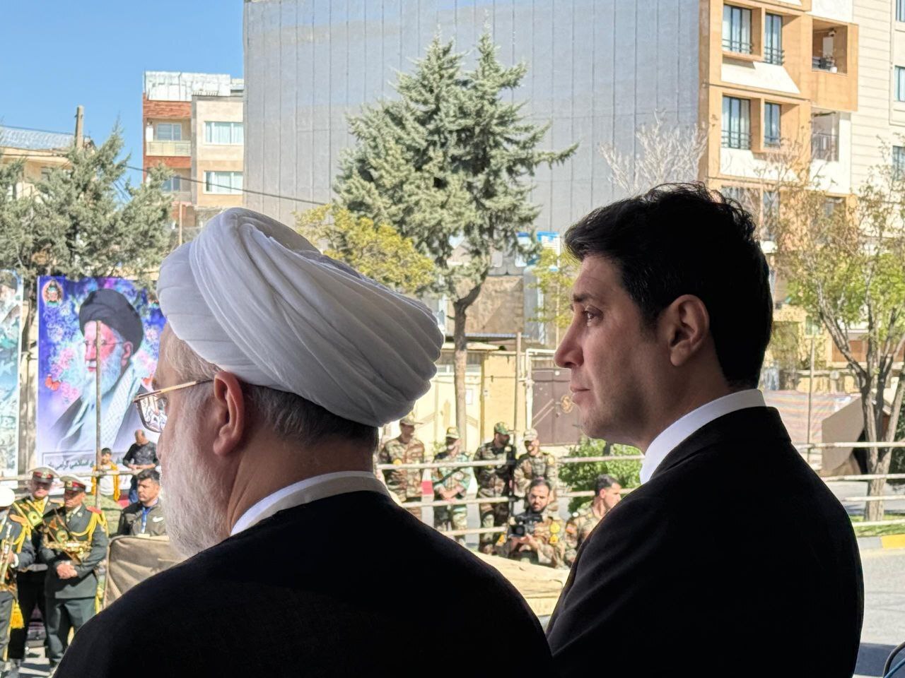 ارتش یک نیروی مردمی و در کنار مردم است ارتش یک نیروی مردمی و در کنار مردم است