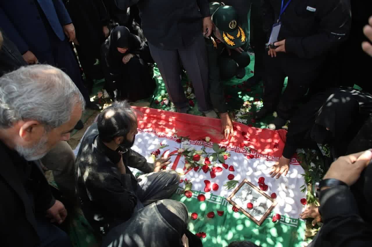 مراسم تشییع و تدفین رفیق خوب خدا و وداع مردم همدان با یار دیرینه سردار همدانی+ عکس/ در حال تنظیم