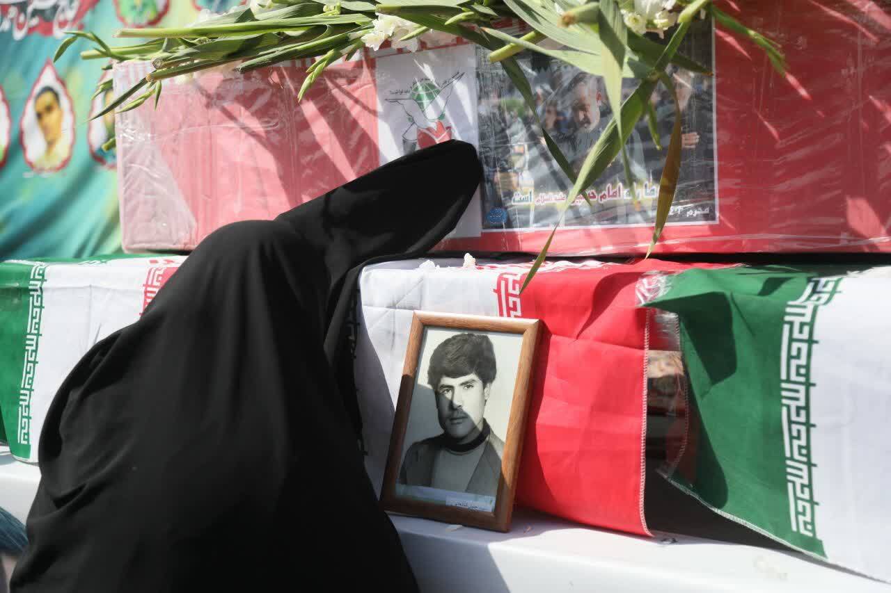 مراسم تشییع و تدفین رفیق خوب خدا و وداع مردم همدان با یار دیرینه سردار همدانی+ عکس/ در حال تنظیم