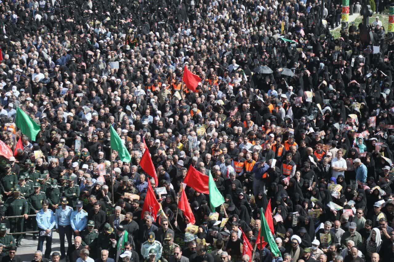 مراسم تشییع و تدفین رفیق خوب خدا و وداع مردم همدان با یار دیرینه سردار همدانی+ عکس/ در حال تنظیم