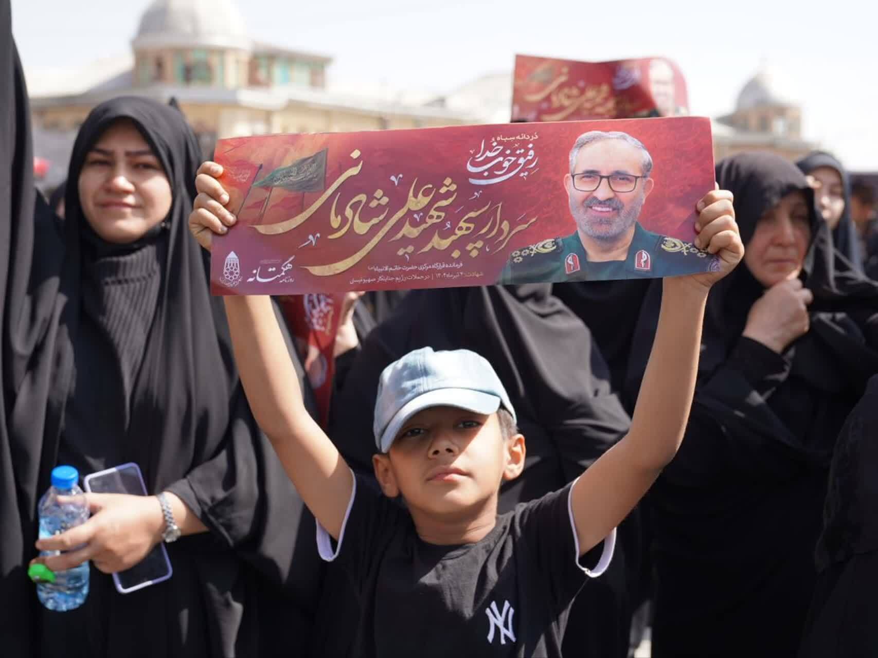 مراسم تشییع و تدفین رفیق خوب خدا و وداع مردم همدان با یار دیرینه سردار همدانی+ عکس/ در حال تنظیم