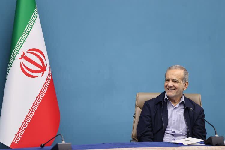 چهار پروژه مهم صنعت آب و برق  افتتاح شد/ بهره‌برداری از ۲۷ مگاوات نیروگاه خورشیدی در استان مرکزی