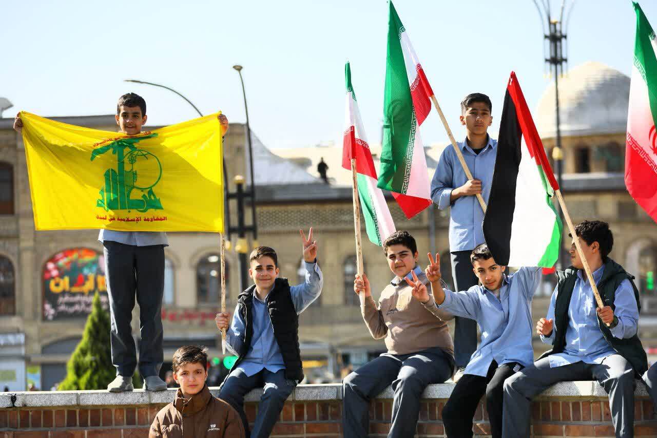 مراسم باشکوه راهپیمایی ۱۳ آبان همدان به روایت تصویر مراسم باشکوه راهپیمایی ۱۳ آبان همدان به روایت تصویر