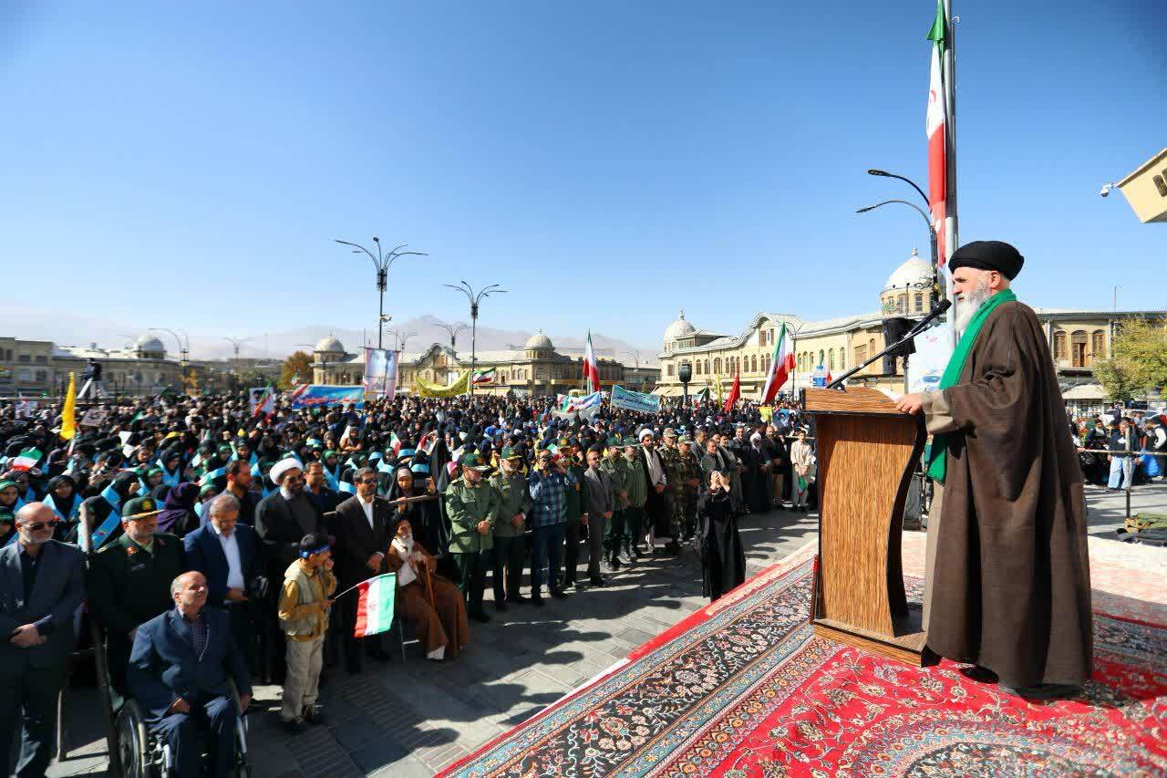 مراسم باشکوه راهپیمایی ۱۳ آبان همدان به روایت تصویر مراسم باشکوه راهپیمایی ۱۳ آبان همدان به روایت تصویر