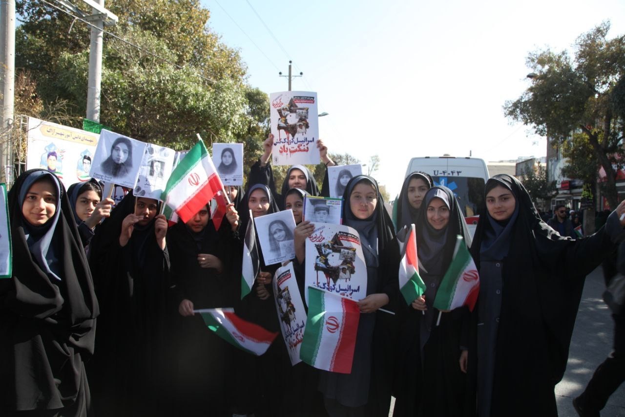 حماسه استکبارستیزی مردم اراک در راهپیمایی ۱۳ آبان به روایت تصویر