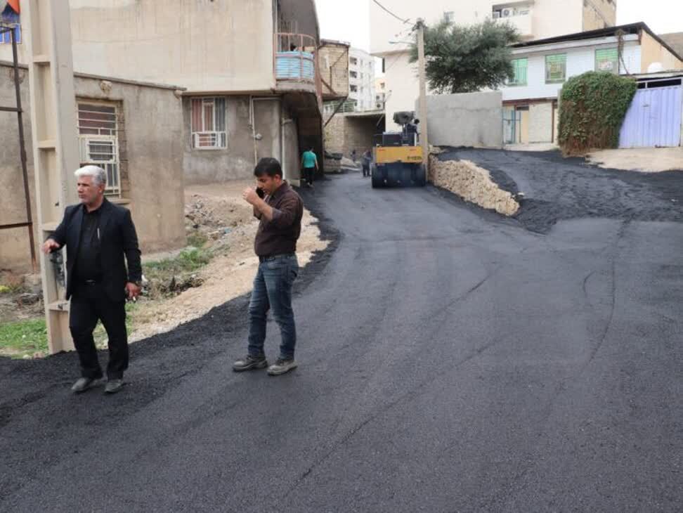 پخش ۲۰۰ هزار مترمربع آسفالت در روستاهای لرستان پخش ۲۰۰ هزار مترمربع آسفالت در روستاهای لرستان