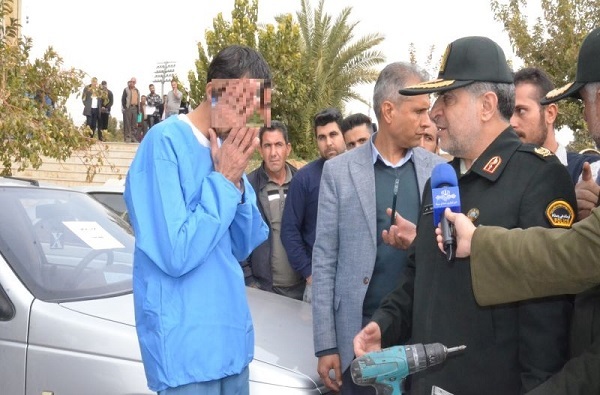 شوک خبری:گسست میان واقعیت میدان و تریبون صداوسیما خبرنگاران در صف متهمان و شاکیان ایستادند/نادیدهگرفتن رسانههای خبری به نفع لنز دوربین شوک خبری:گسست میان واقعیت میدان و تریبون صداوسیما خبرنگاران در صف متهمان و شاکیان ایستادند/نادیدهگرفتن رسانههای خبری به نفع لنز دوربین