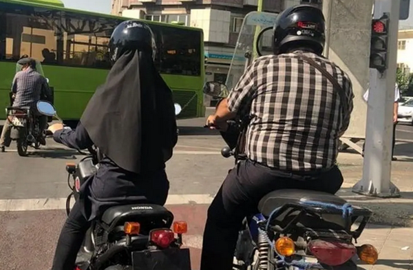 موتورسواری بانوان هر روز بیشتر از دیروز/ واقعیتی که دیده می‌شود، قانونی که دیده نمی‌شود